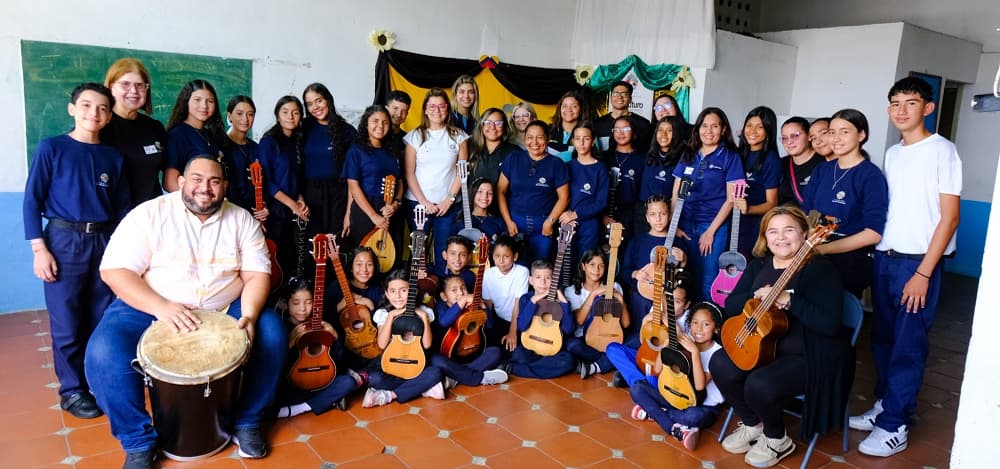 300 niños beneficiados en 2024 en programas de acción social de Foton