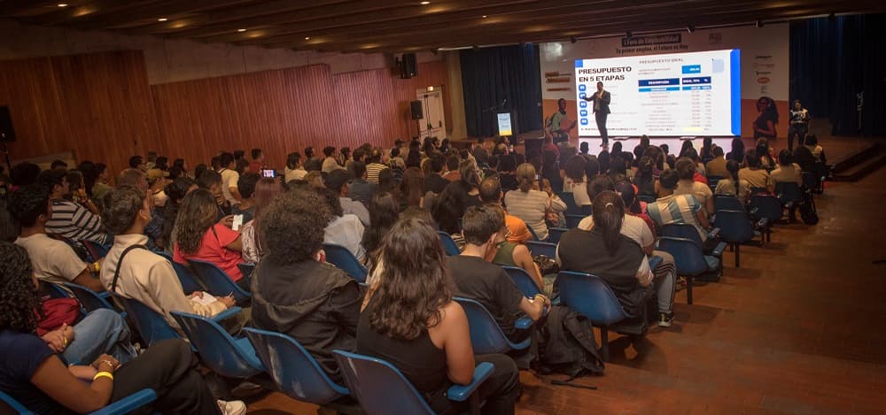 Arcos Dorados impulsa el crecimiento profesional de los ucevistas