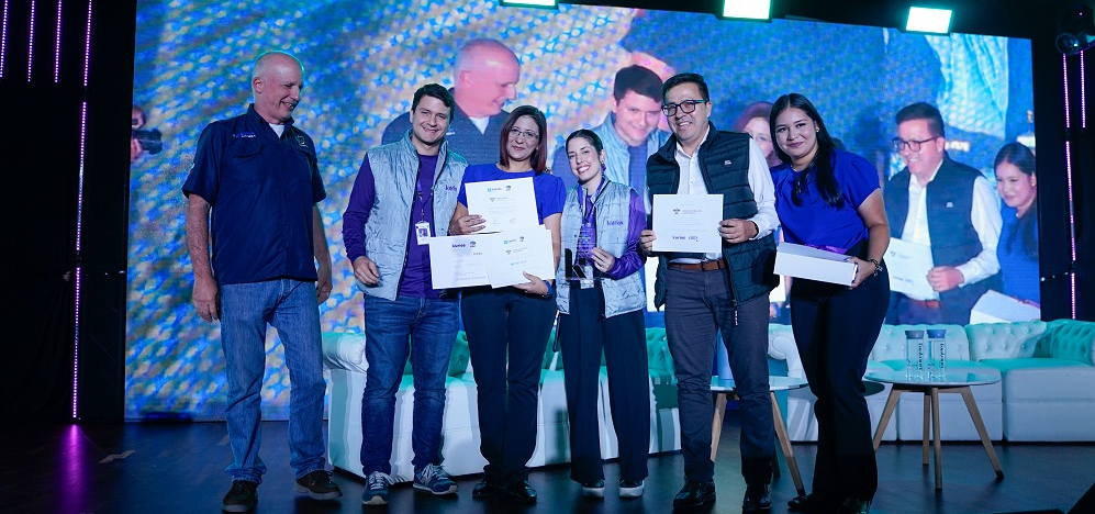 Kurios Education premiará al director que mejor demuestre que ningún líder educativo trabaja solo